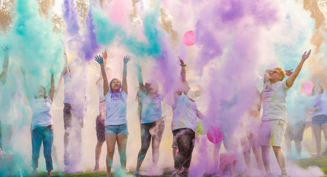 Students at the yearly color run during week of welcome.
